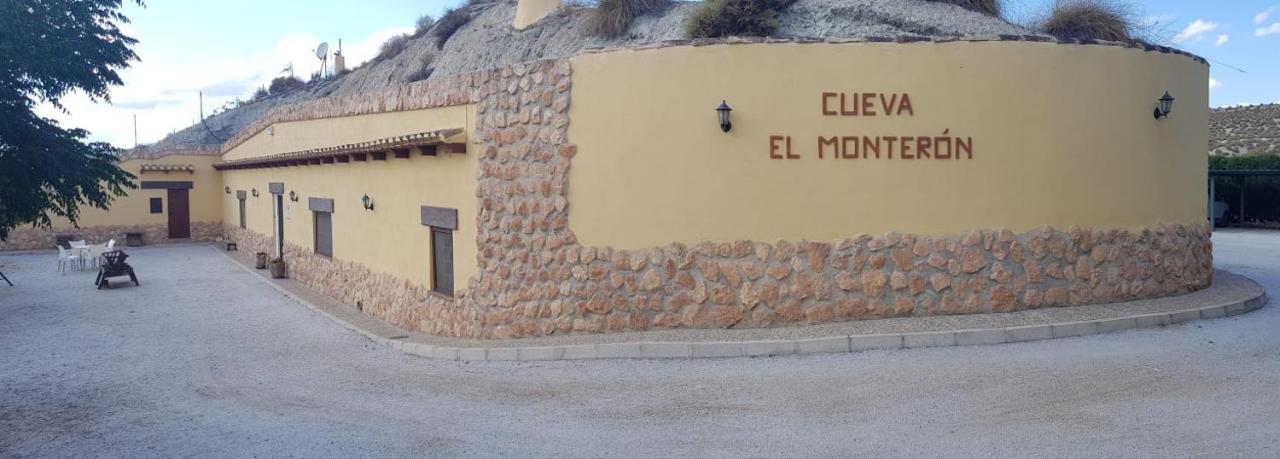 Cueva El Monteron Cullar de Baza Exterior foto